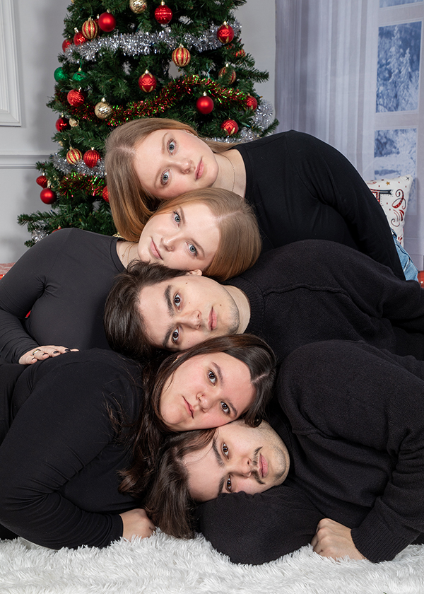 Awkward Christmas Mini Session 2026 | Emma_Herdman_2024_SAP_0184_5x7.jpg