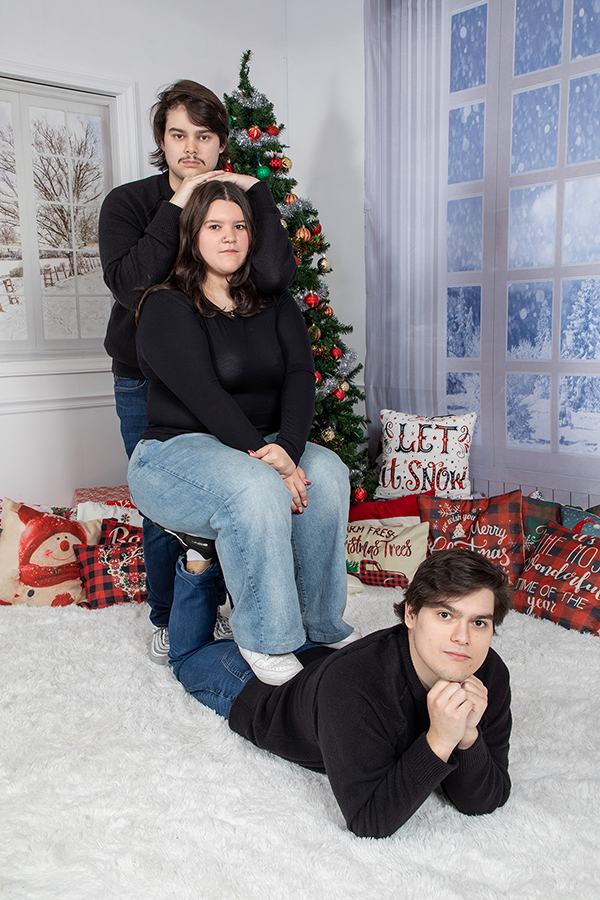 Awkward Christmas Mini Session 2026 | SAP_0201_4x6.jpg