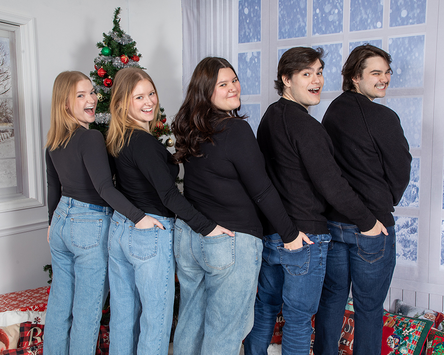 Awkward Christmas Mini Session 2026 | SAP_0224_8x10.jpg