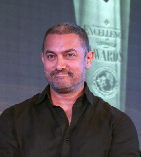 New Delhi: Aamir Khan addresses at the Ramnath Goenka Excellence awards ceremony in New Delhi on Nov 23,2015.(Photo: Amlan Paliwal/IANS)