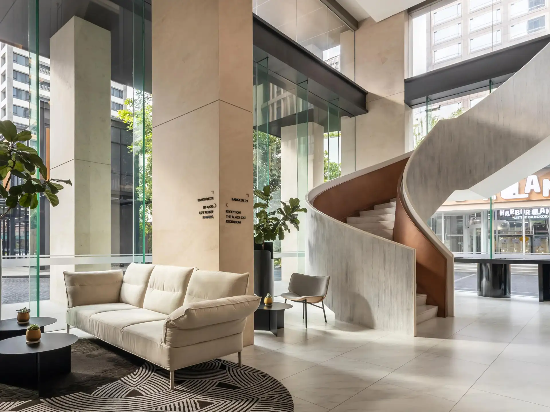 洲至奢選曼谷新浩中央酒店