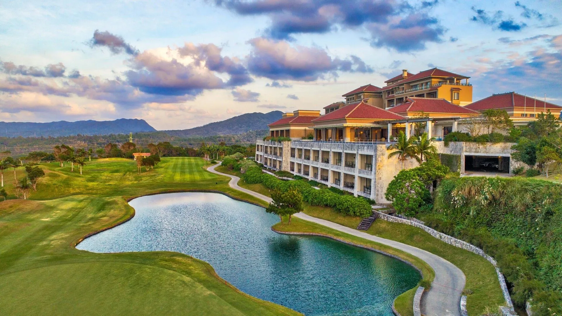 沖繩麗思卡爾頓酒店