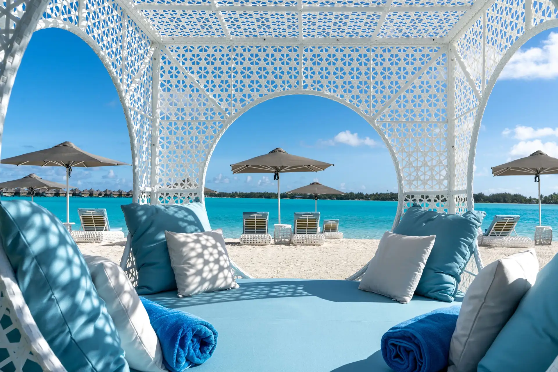 波拉波拉瑞吉度假酒店