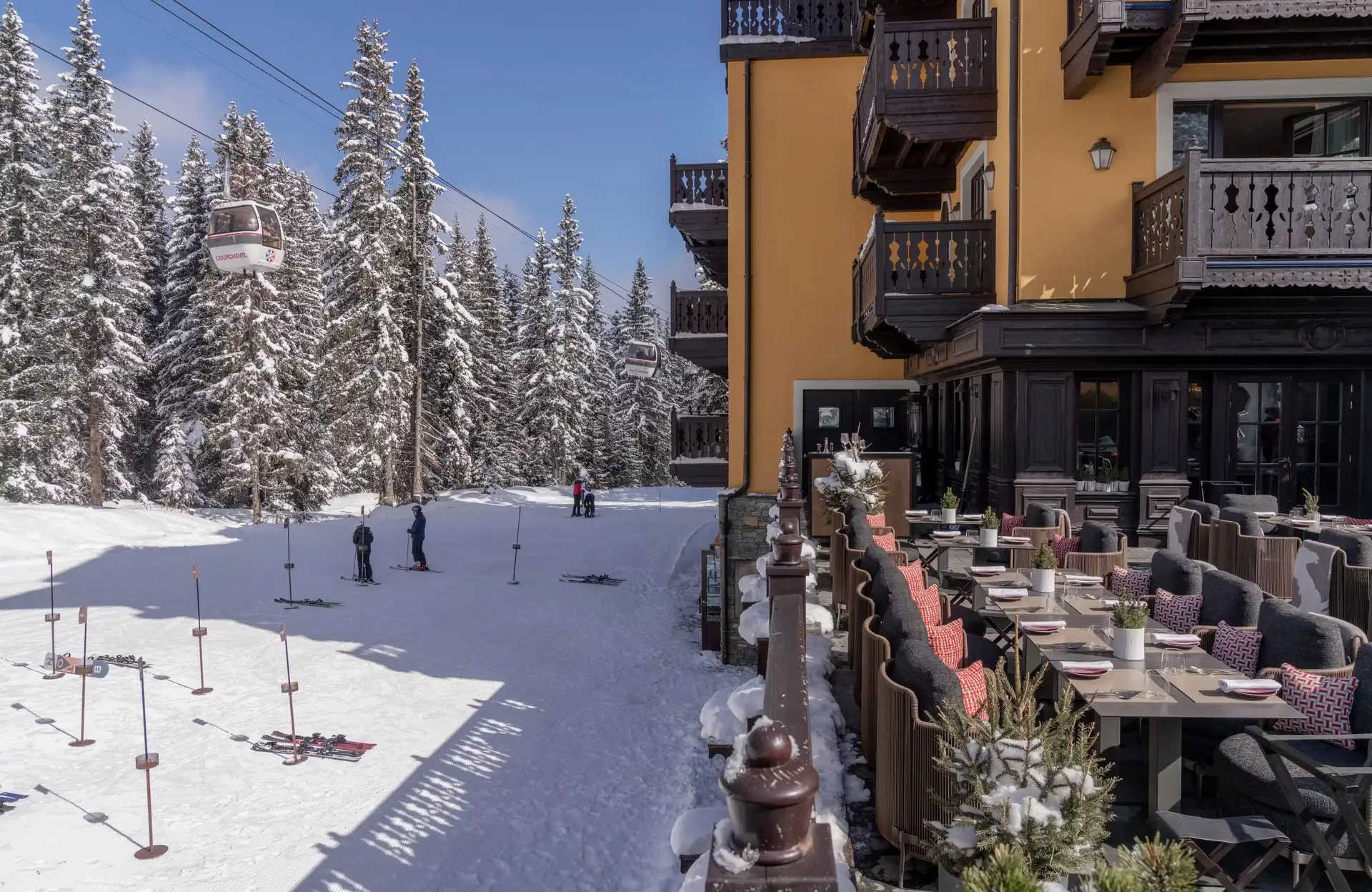 谷雪維爾白馬莊園度假酒店
