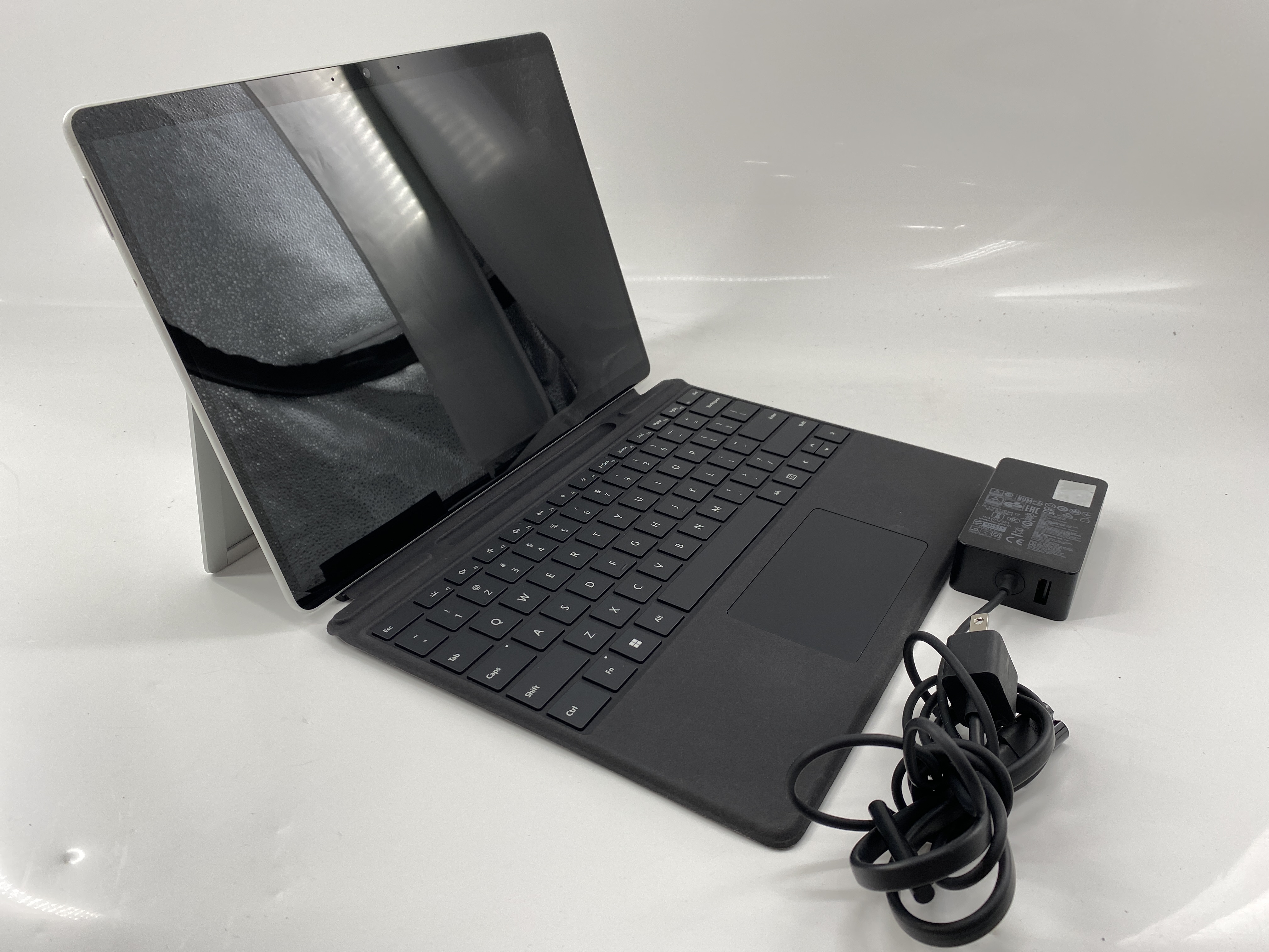 Microsoft Surface Pro 8 Core i7 | 16GB 256GB-SSD | Read 