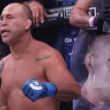 Ex UFC Wanderlei Silva noqueado en batalla campal tras descalificación en pelea de exhibición [VIDEO]