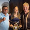 Icono deportivo femenino panameño Nataly Delgado recibe su campeonato mundial AMB