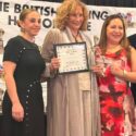 Jill Diamond una gigante filántropa es incluida en el Salón de la Fama del Boxeo Británico.