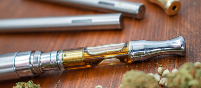 smoking vape pen vs weed