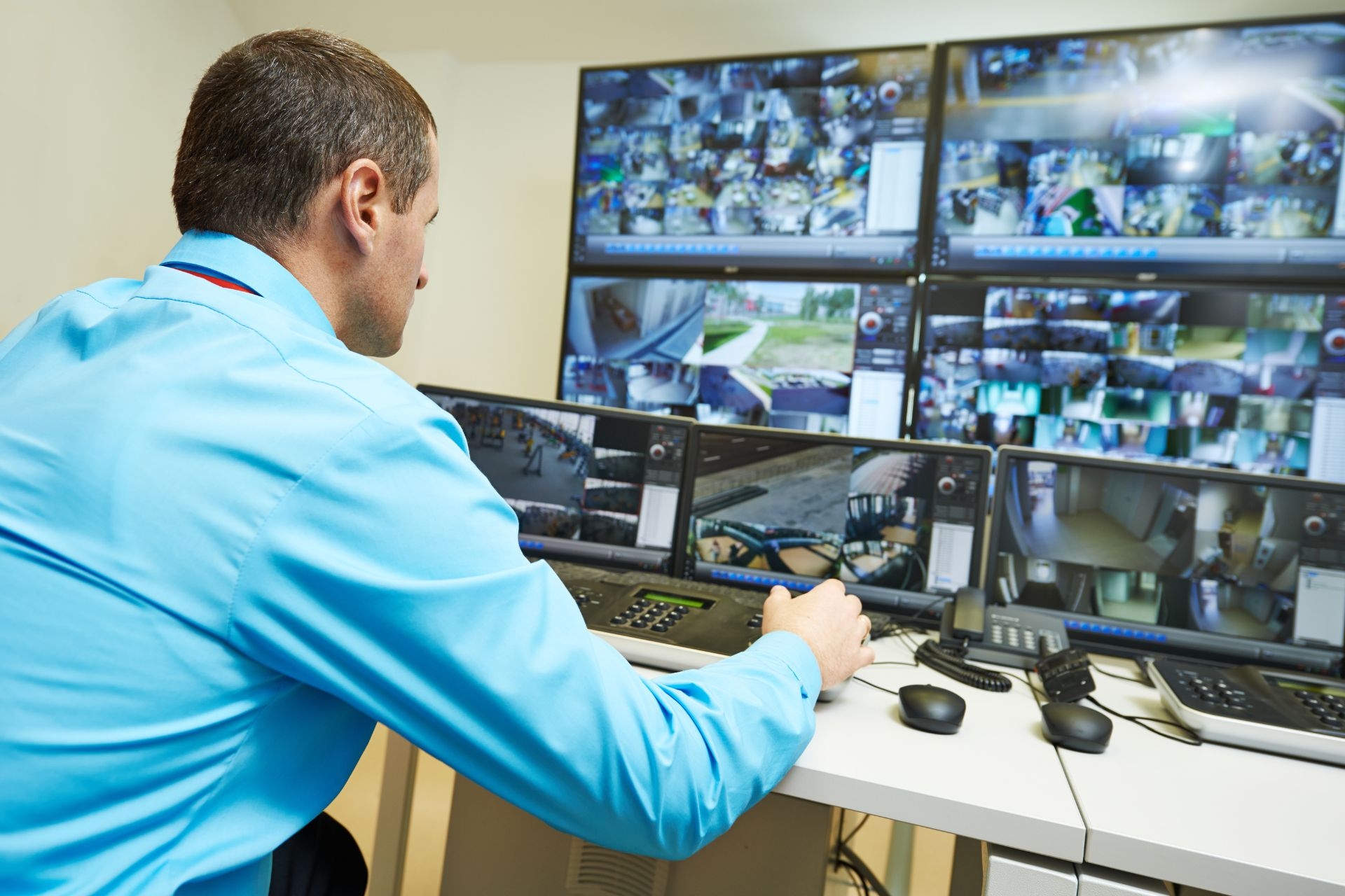 How do infrared night vision capabilities in bullet-style security cameras enhance their effectiveness in low-light conditions?