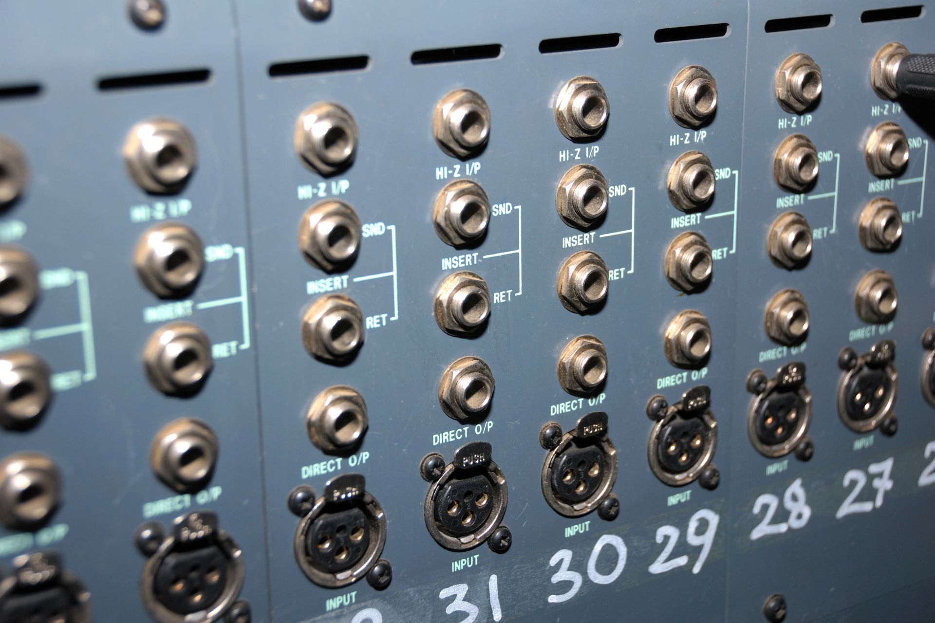 How does the cost of implementing a WDR CCTV system compare to traditional CCTV systems without WDR capabilities?