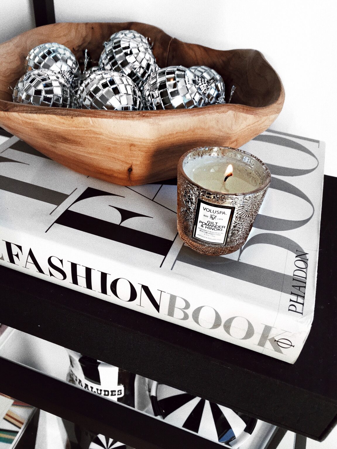 HOW TO PROPERLY BURN CANDLES TO MAKE THEM LAST