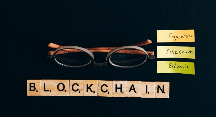 Blockchain and Smart Contract Design: Understanding DAOs