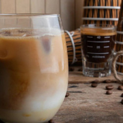  لاتيه زعفران مثلج