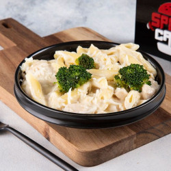 Penne pasta in white sauce