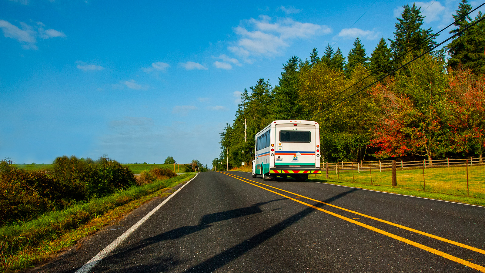 Shuttle bus malapit sa JBLM