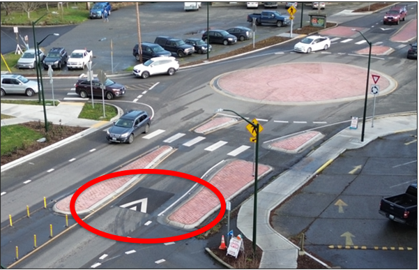 Sawir muujinaya tusaale cusub oo barkin xawaare kor loo qaaday ah oo ku yaal SR 20 oo u dhow isgoyska wareega ee Kearney St. gudaha Port Townsend, WA. Barkinta xawaaruhu waxay qiyaastii ku taal 30 feet ka hor isgoyska. 