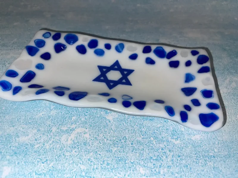 Jewish Star Tray – white with blue 8″ x 4″ - Fused Glass