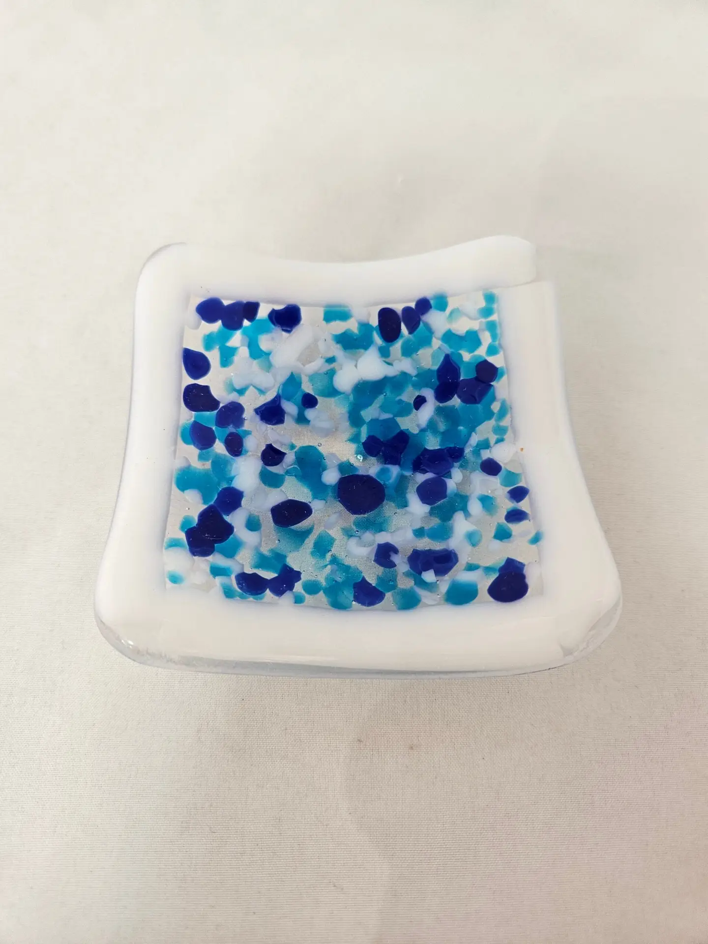 Another angle, small blue white dish