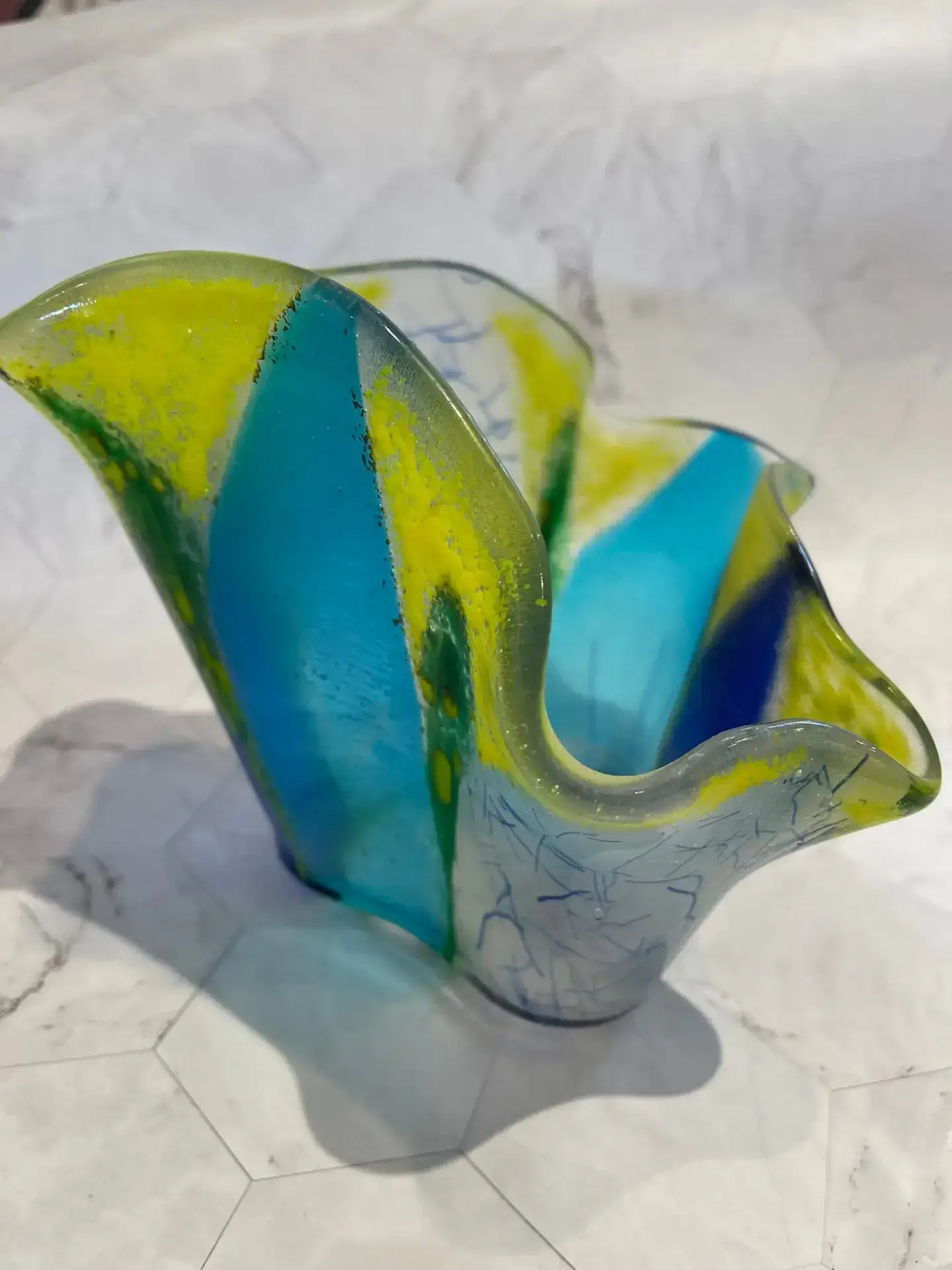 Asymmetrical blue and yellow vase with ruffled edges - Image 2