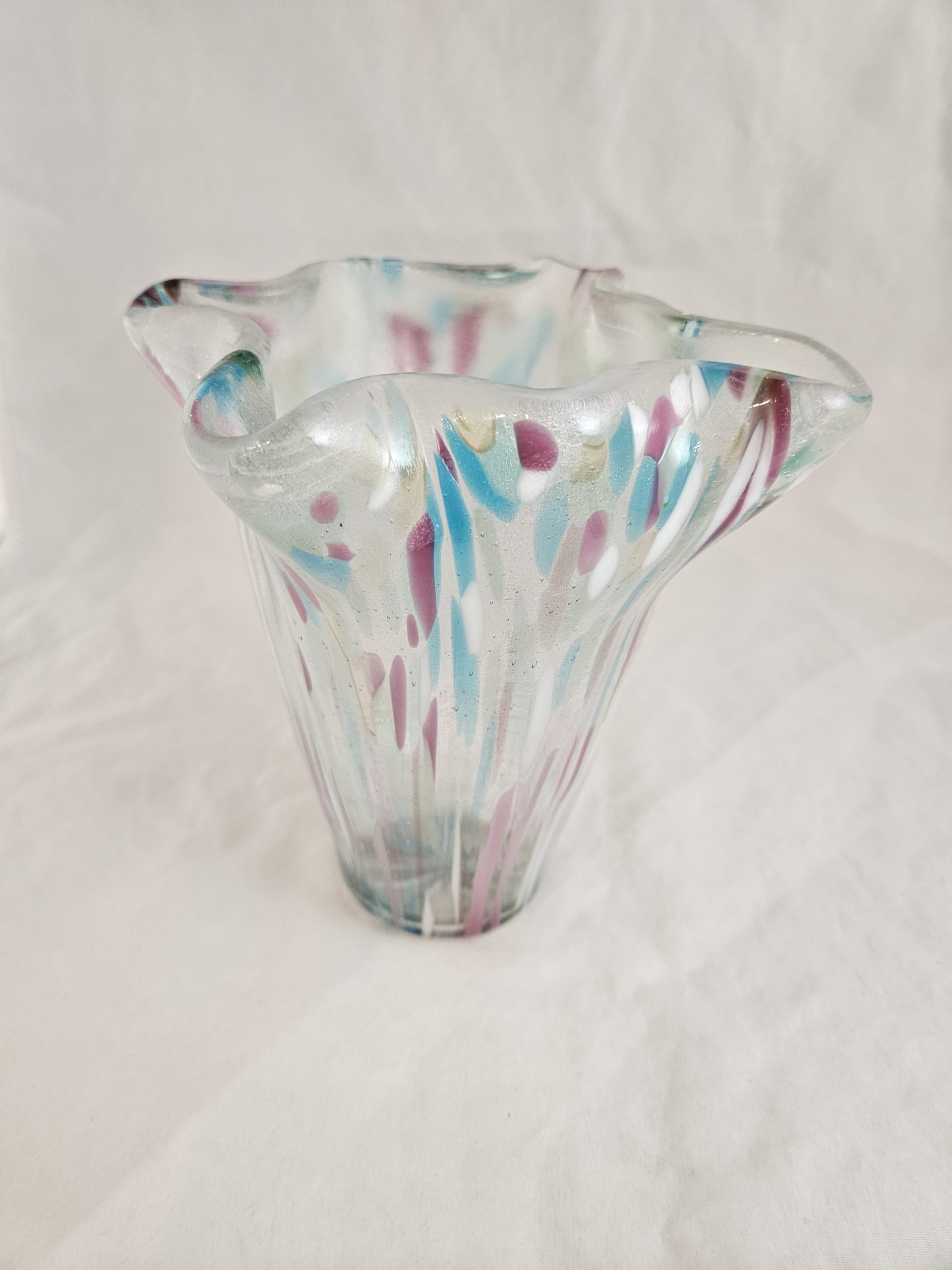 Petal Lift Glass Vase - Image 4