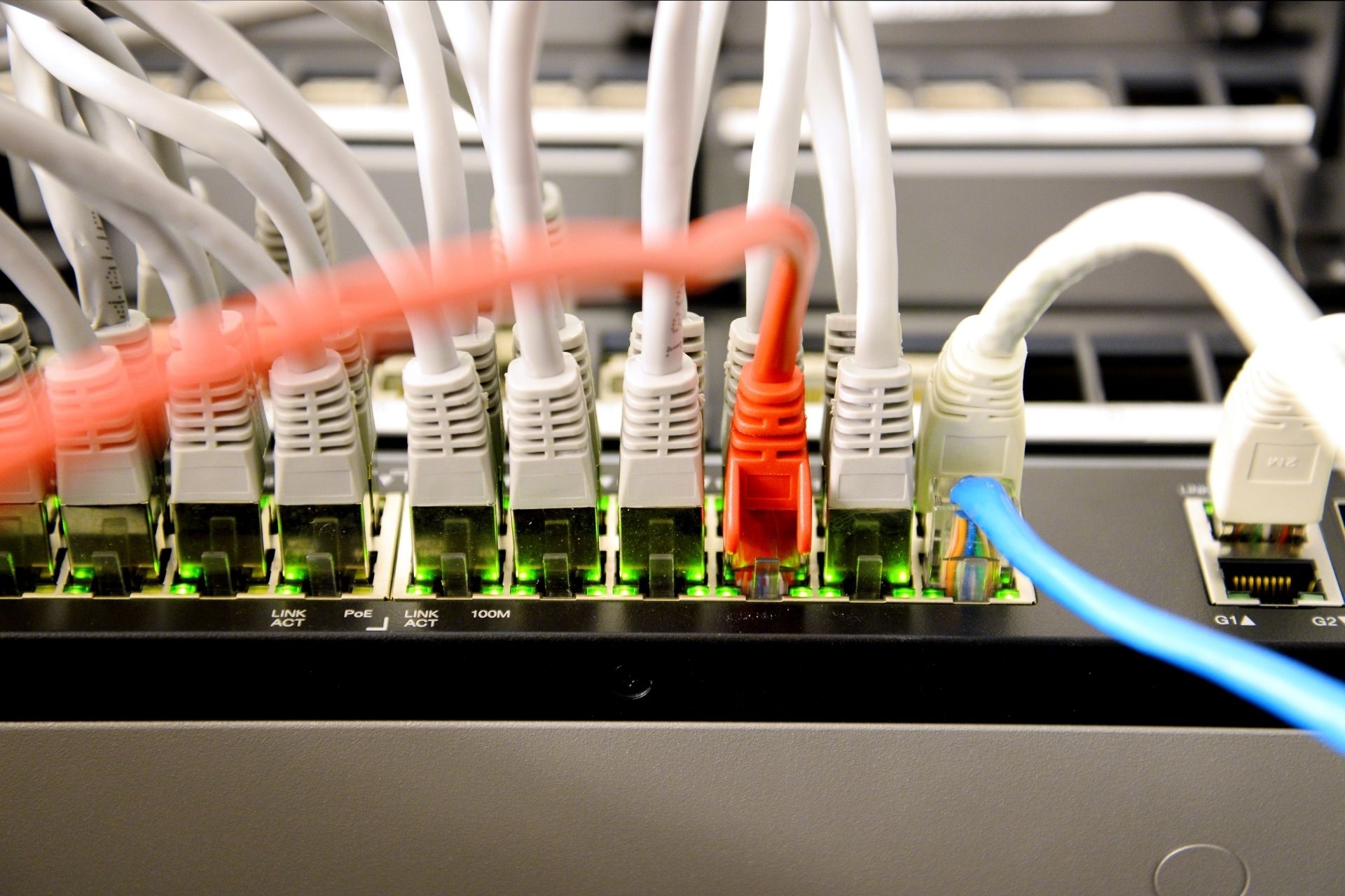 How can bandwidth allocation be optimized for cloud-based storage solutions?