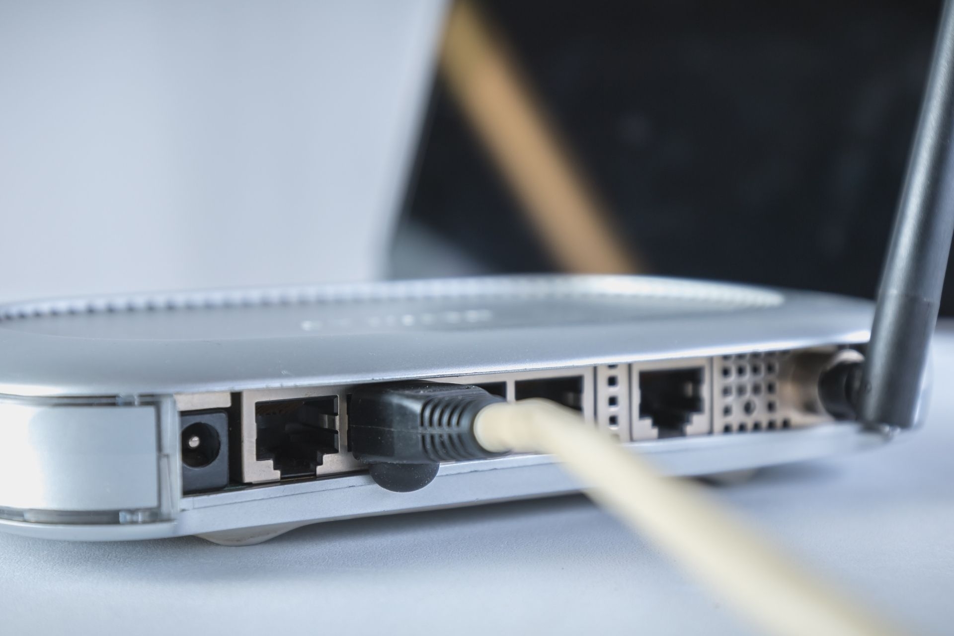 How does bandwidth allocation differ between wired and wireless networks in a corporate setting?