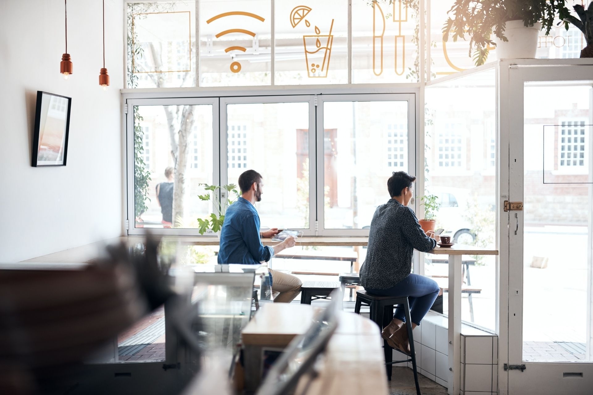 How does BGP handle route advertisements and updates between different autonomous systems?