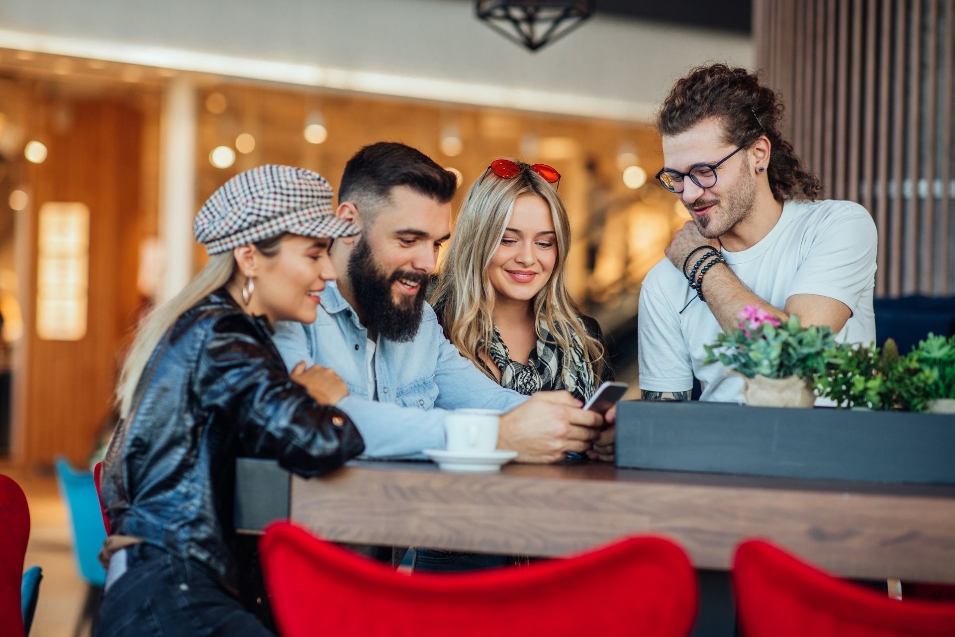 How does direct interconnection help reduce latency for online gaming platforms?