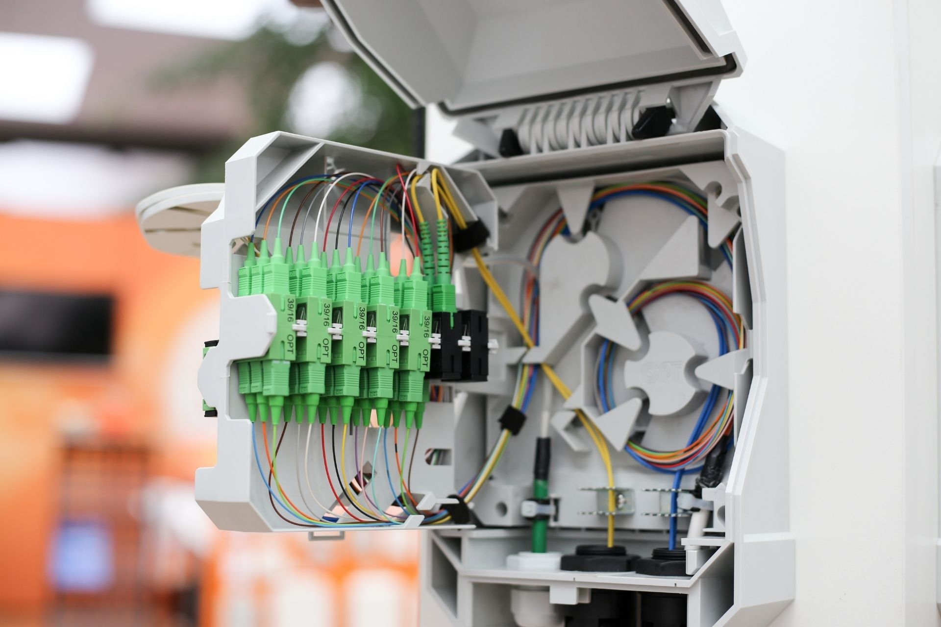What are the key differences between public peering and private peering?