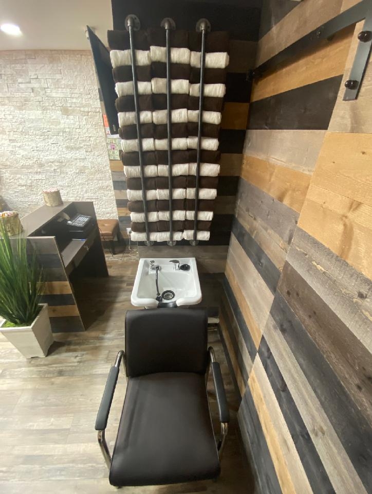 Are there any specific dietary or lifestyle recommendations that can help improve skin health and healing after a hot towel shave?