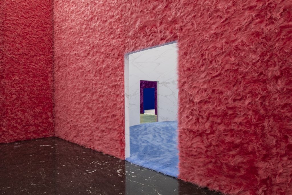 Prada AI21 W show space 15