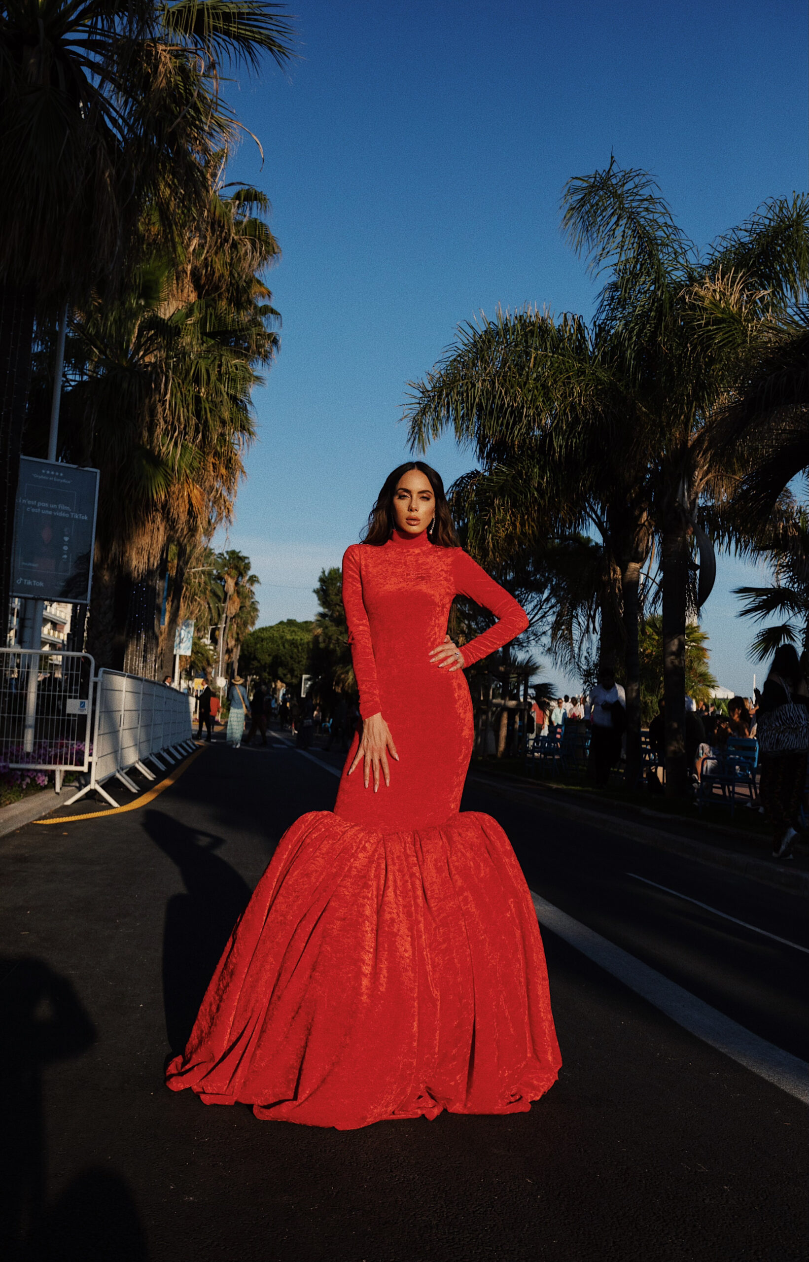 SIRA PEVIDA EN CANNES 2 328D22F3 1DCA 489A 98BD BD9E4C82C829 scaled