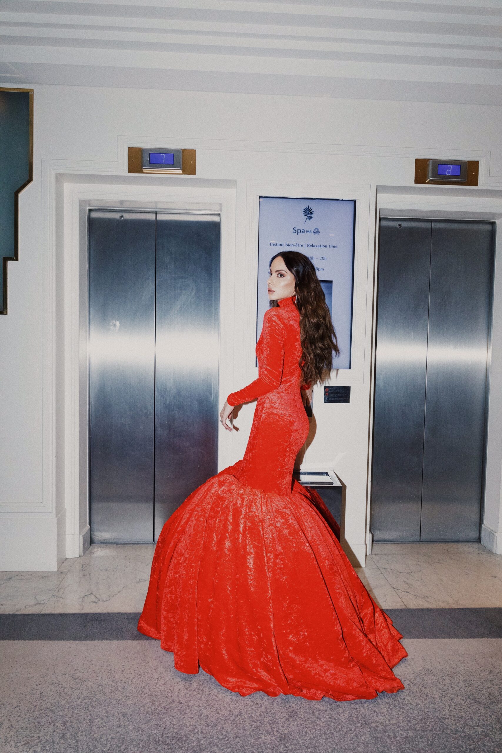 SIRA PEVIDA EN CANNES 7 55F86BCA 9C09 415A B409 4B2F5A600C35 scaled