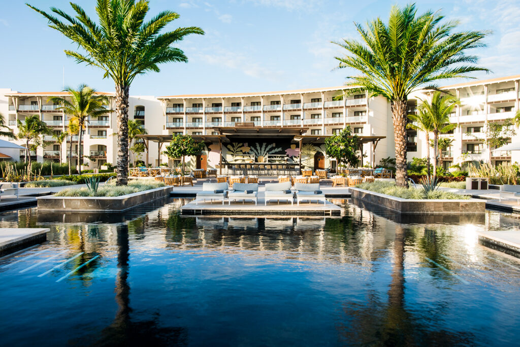 UNICO Pool Bar Hotel Riviera Maya