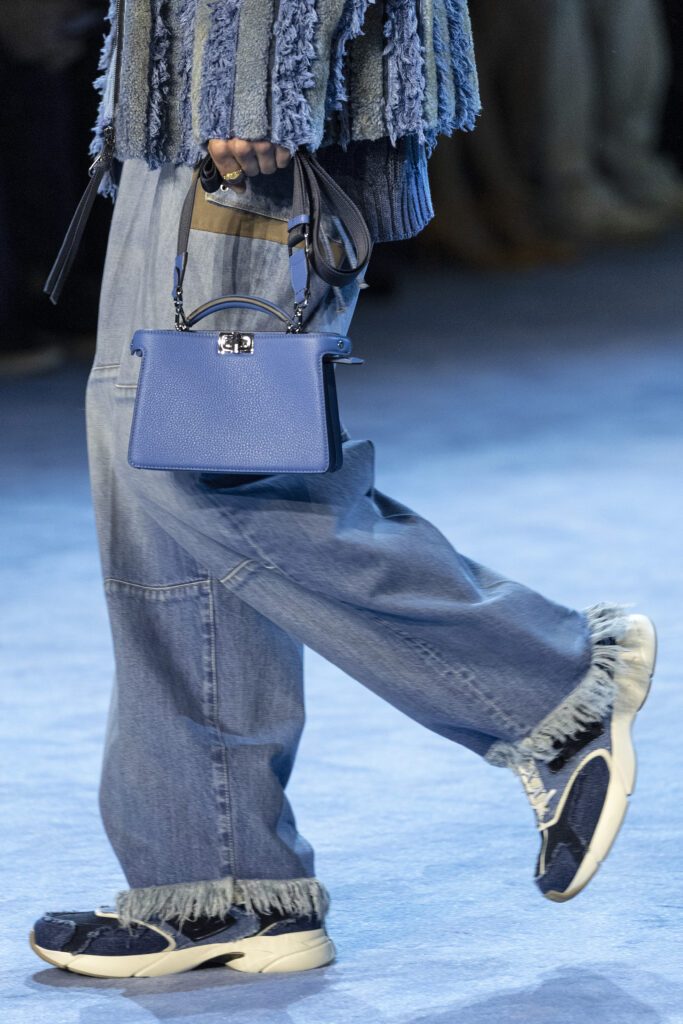La nueva Peekaboo ISeeU XCross de Fendi para tus esenciales diarios. 4 MAPLE fendi peekaboo xcross 1