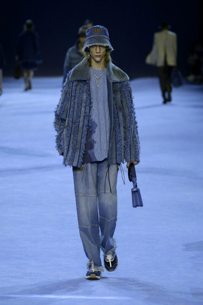 La nueva Peekaboo ISeeU XCross de Fendi para tus esenciales diarios. 3 MAPLE fendi peekaboo xcross 2
