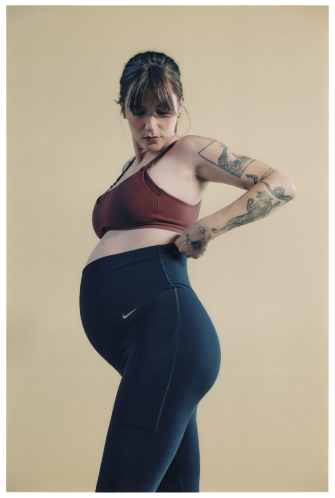 Conoce (M), la colección de maternidad de Nike. 2 Maple Nike Maternity 2