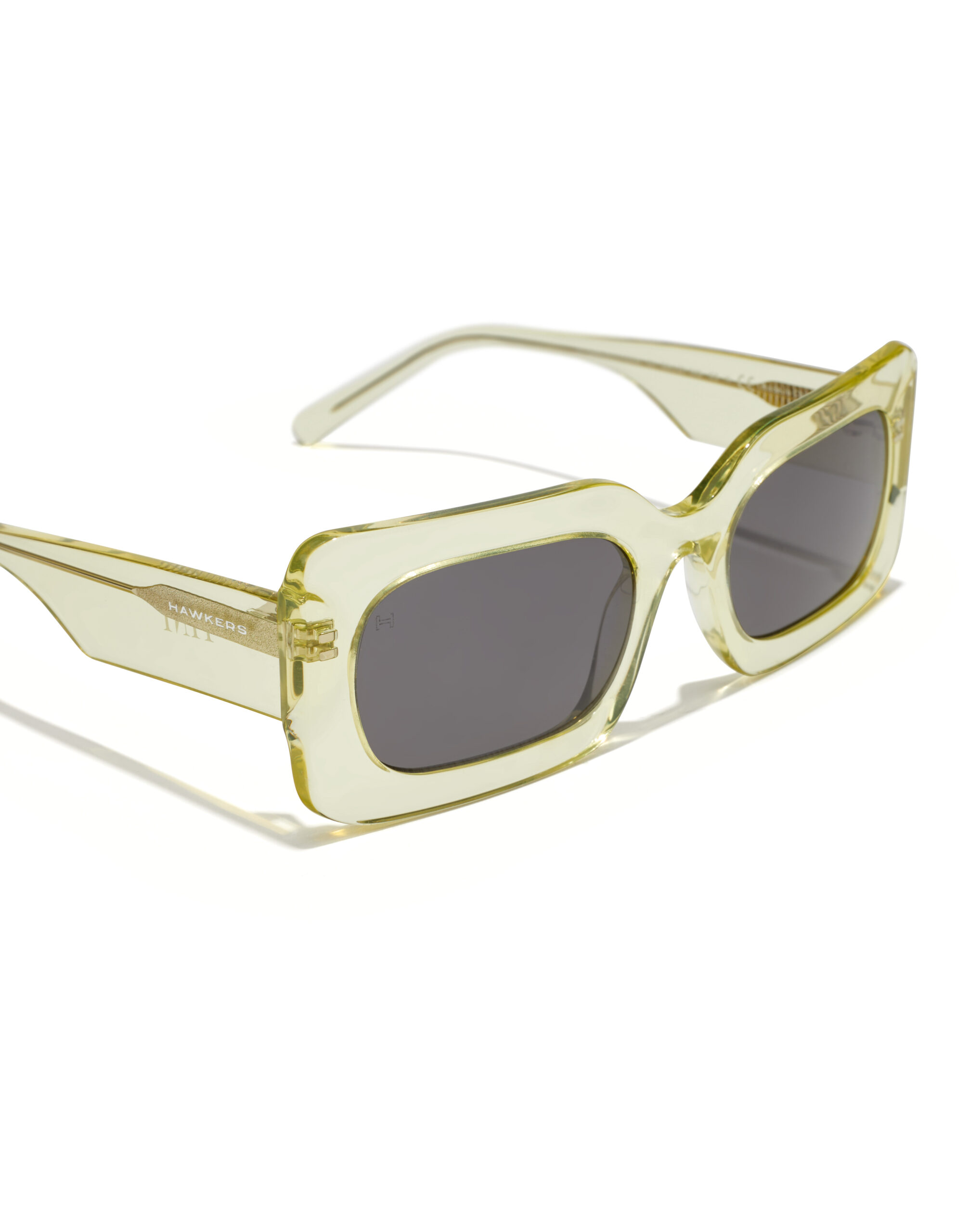 Conoce la colección de Hawkers en colaboración con Tini Stoessel. 5 MAPLE HAWKERS TINI 6 scaled