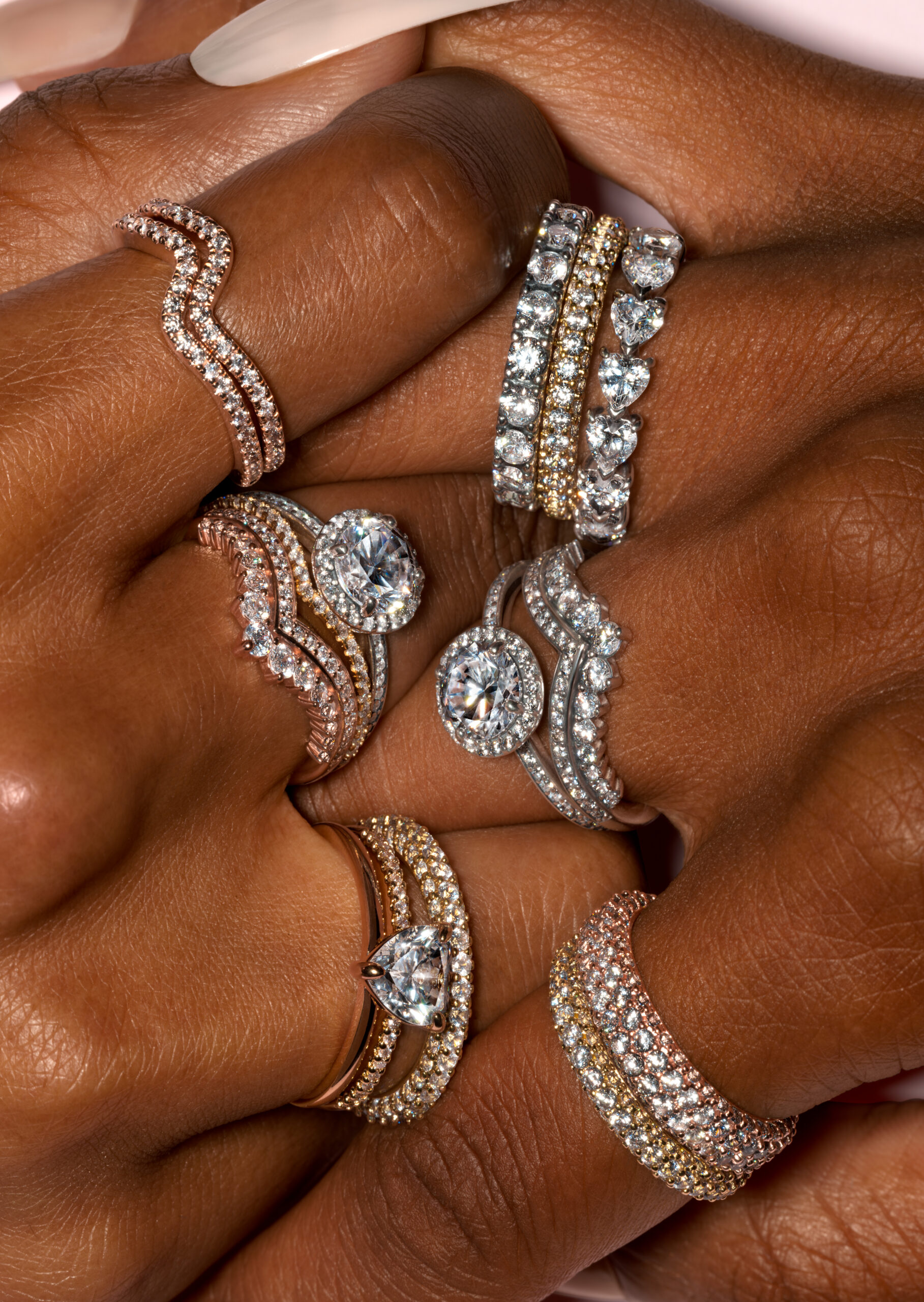 Pandora celebra el amor con su nueva campaña "Be Love". 2 MAPLE PANDORA BE LOVE 3 scaled