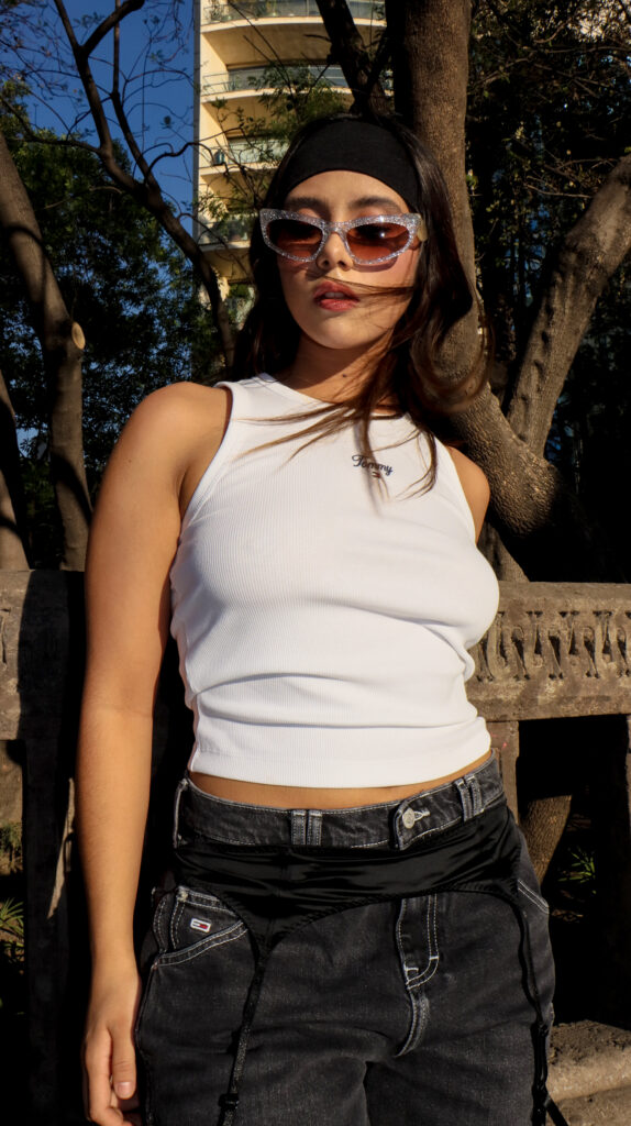 2 RENATA TOMMY JEANS CEREMONIA MAPLE MAGAZINE