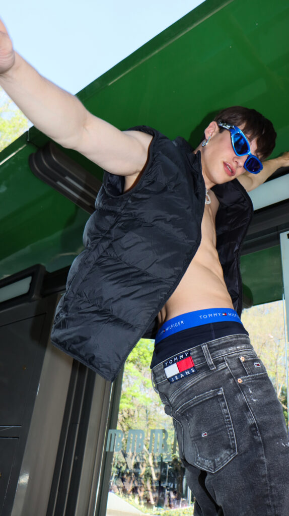 4 JUANI TOMMY JEANS CEREMONIA MAPLE MAGAZINE 3