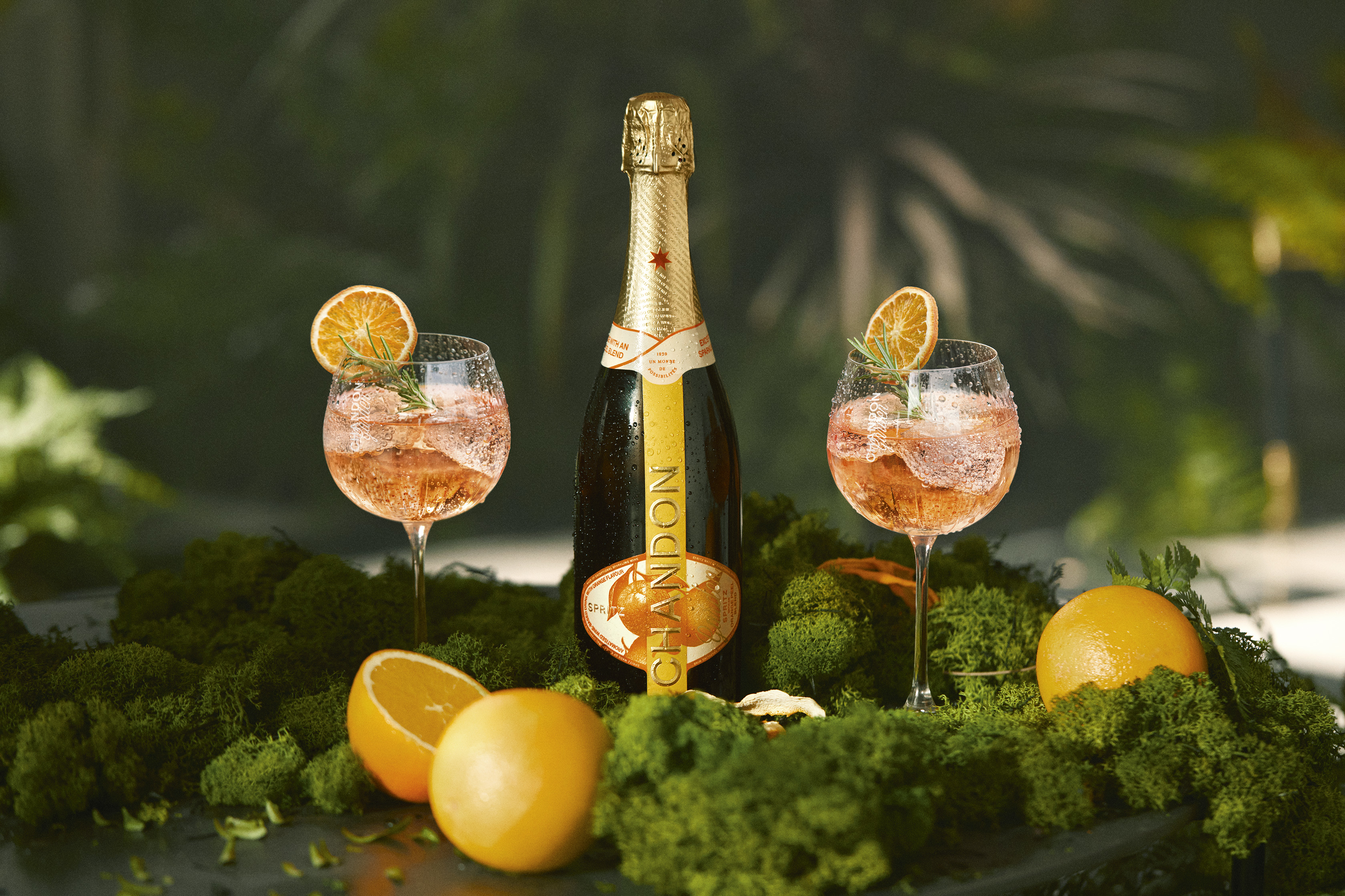 Refresca tu verano con Chandon Garden Spritz, el único listo para beber. 4 MAPLE CHANDON GRADEN SPRITZ DISTRICT 3