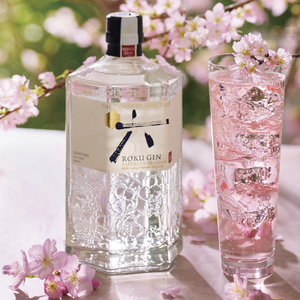 Roku Gin nos presenta unos drinks con todo el vibe Regencycore. 4 MAPLE ROKU GIN The Air of Spring in Bloom