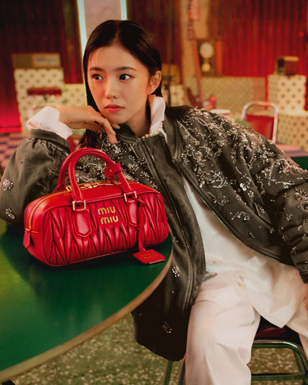 Miu Miu celebra el año nuevo Chino con el corto "The Encounter". 2 maple Miu Miu CNY 2025 ADV Campaign 08