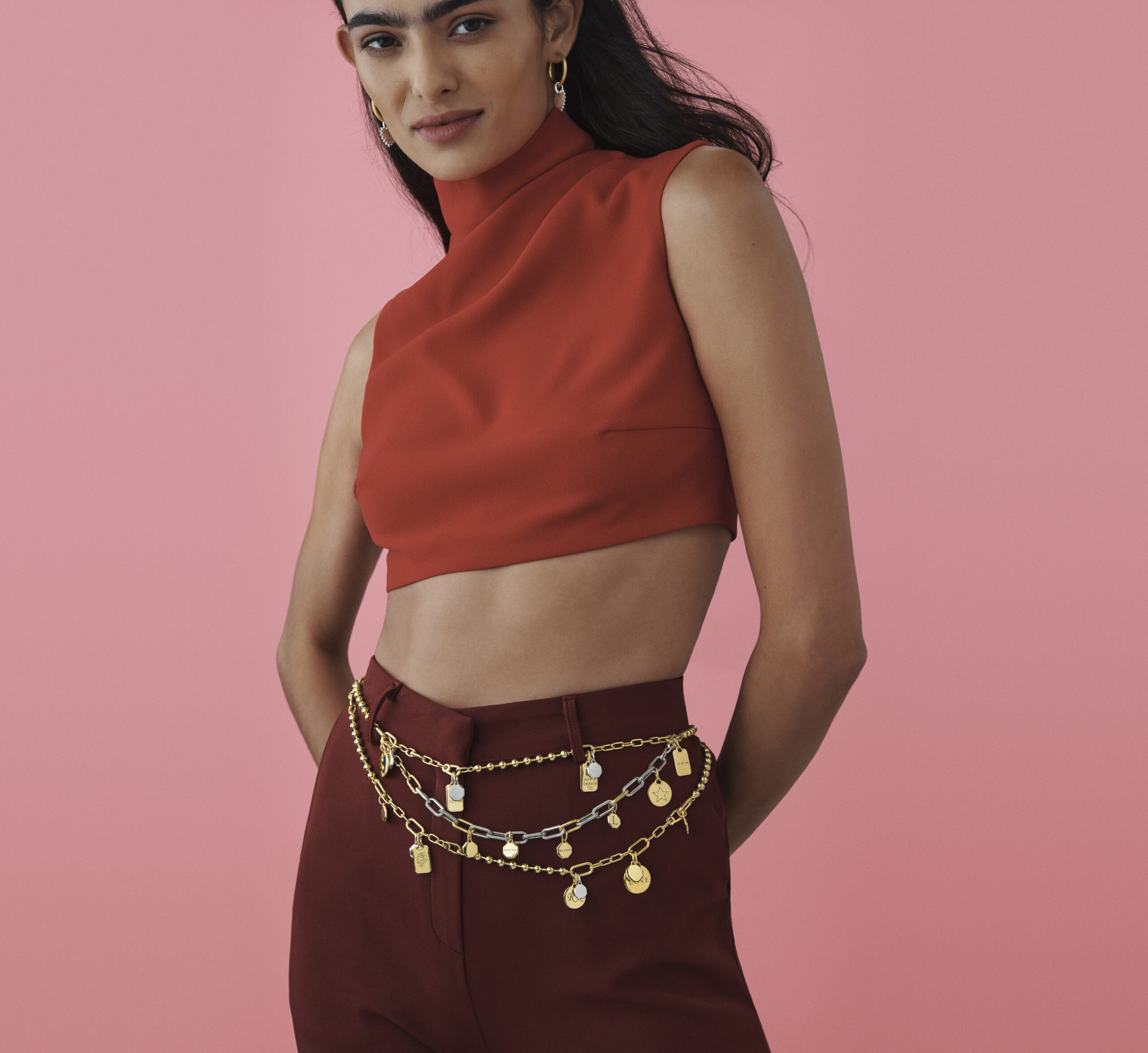 Pandora presenta "Be Love", su campaña de San Valentín. 6 MAPLE Q125 Val Social Model 33 online JPG scaled