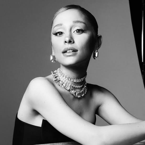 Swarovski x Ariana Grande. 4 MAPLE SWAROVSKI X ARIANA GRANDE 6