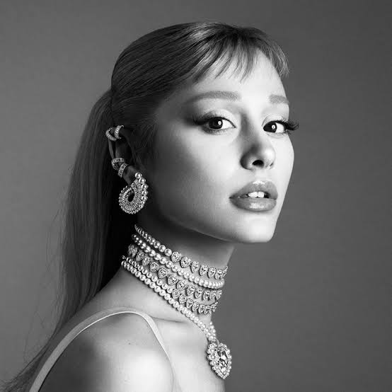 Swarovski x Ariana Grande. 2 MAPLE SWAROVSKI X ARIANA GRANDE 8