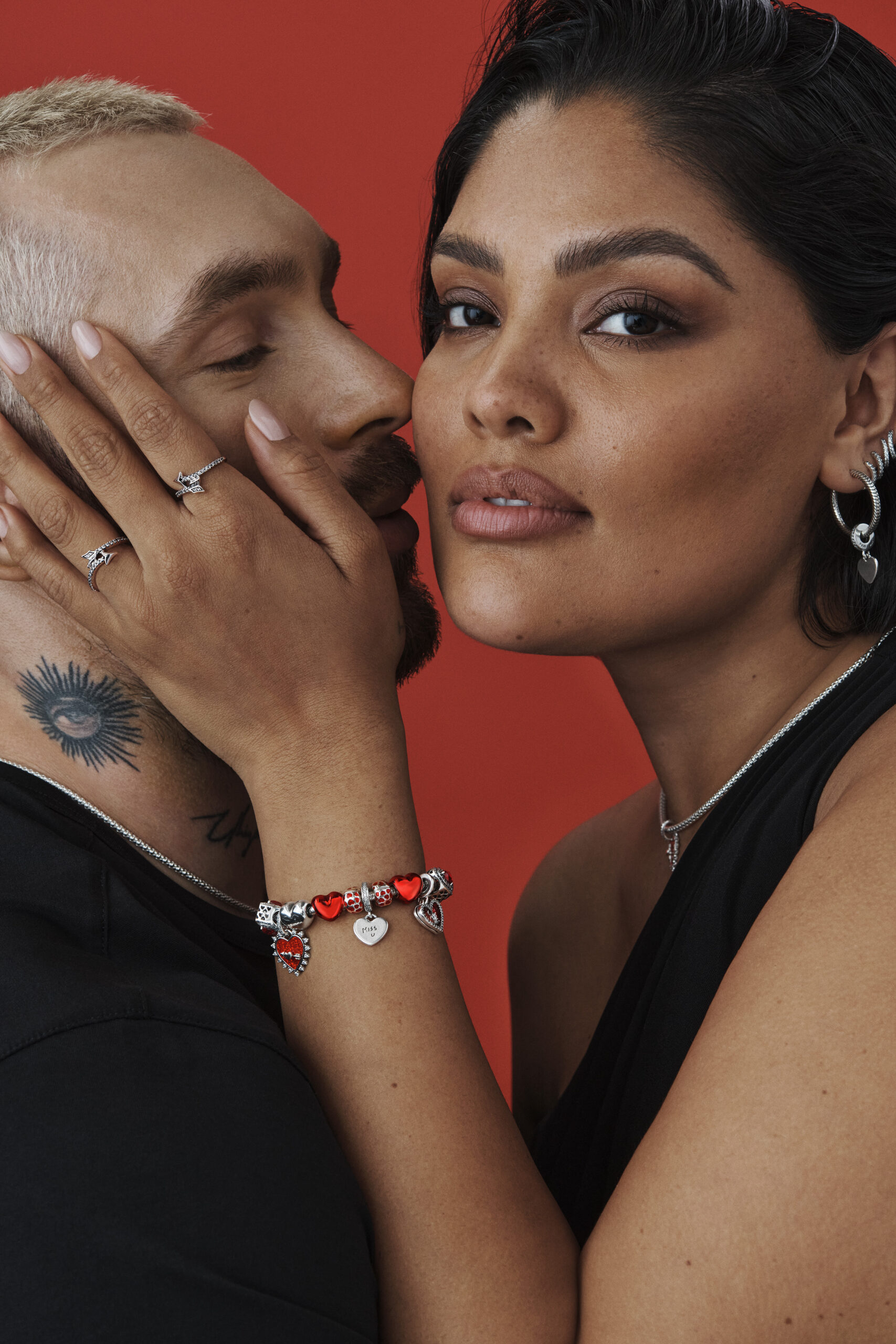 Pandora presenta "Be Love", su campaña de San Valentín. 3 Q125 Val Social Model 09 JPG scaled