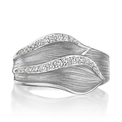 Double Petal Diamond Pavé Ring in 18kt White Gold